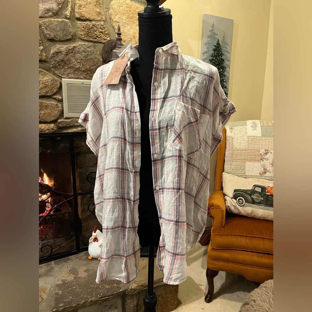 Plaid short sleeved shirt